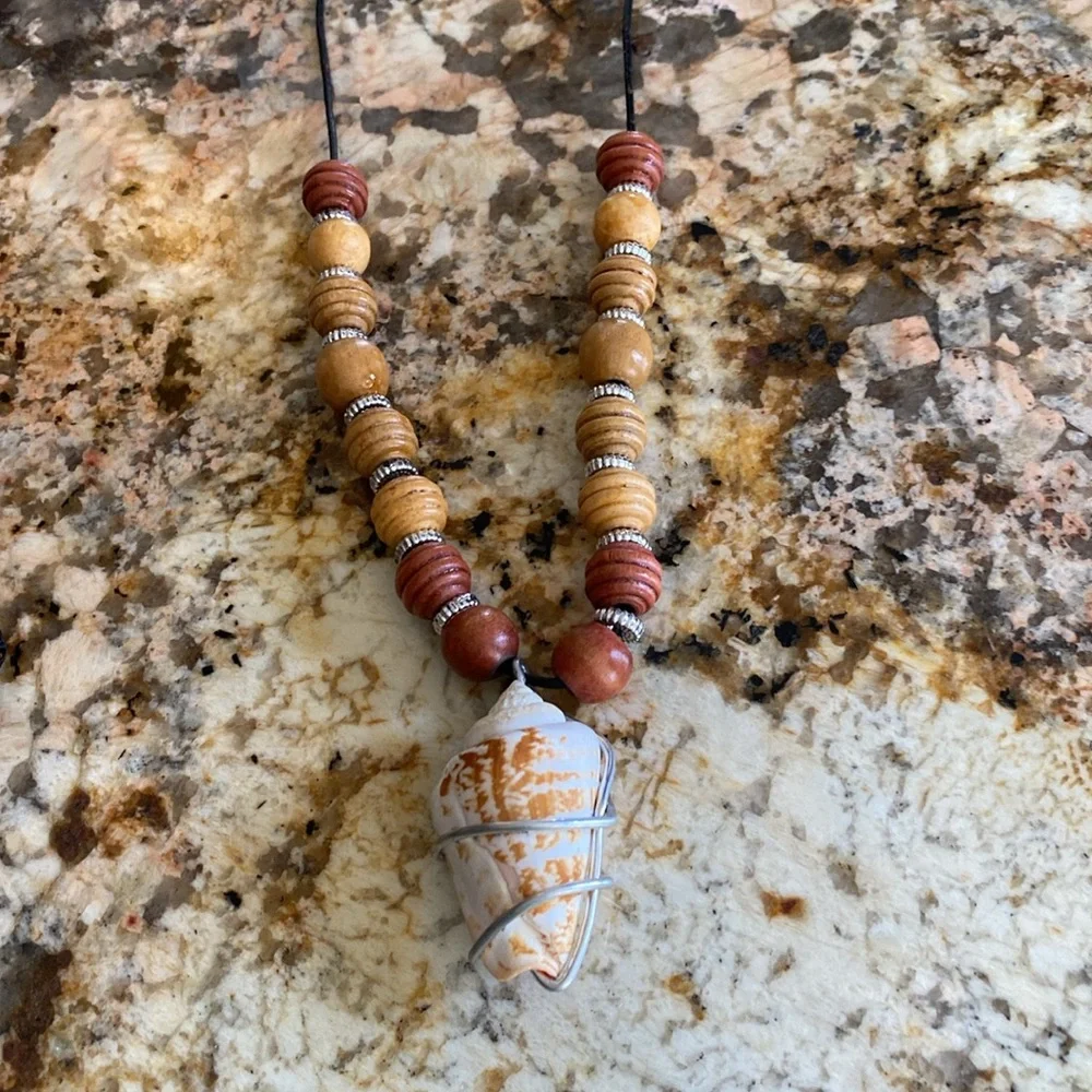 LAST DAYS FREE Shell and Bead Necklace